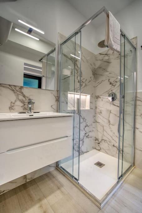 Apartment Suzzani 273 - Interno B1 *